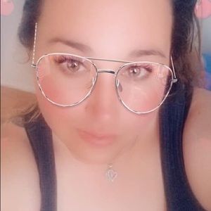 Meet your Posher, Cecilia